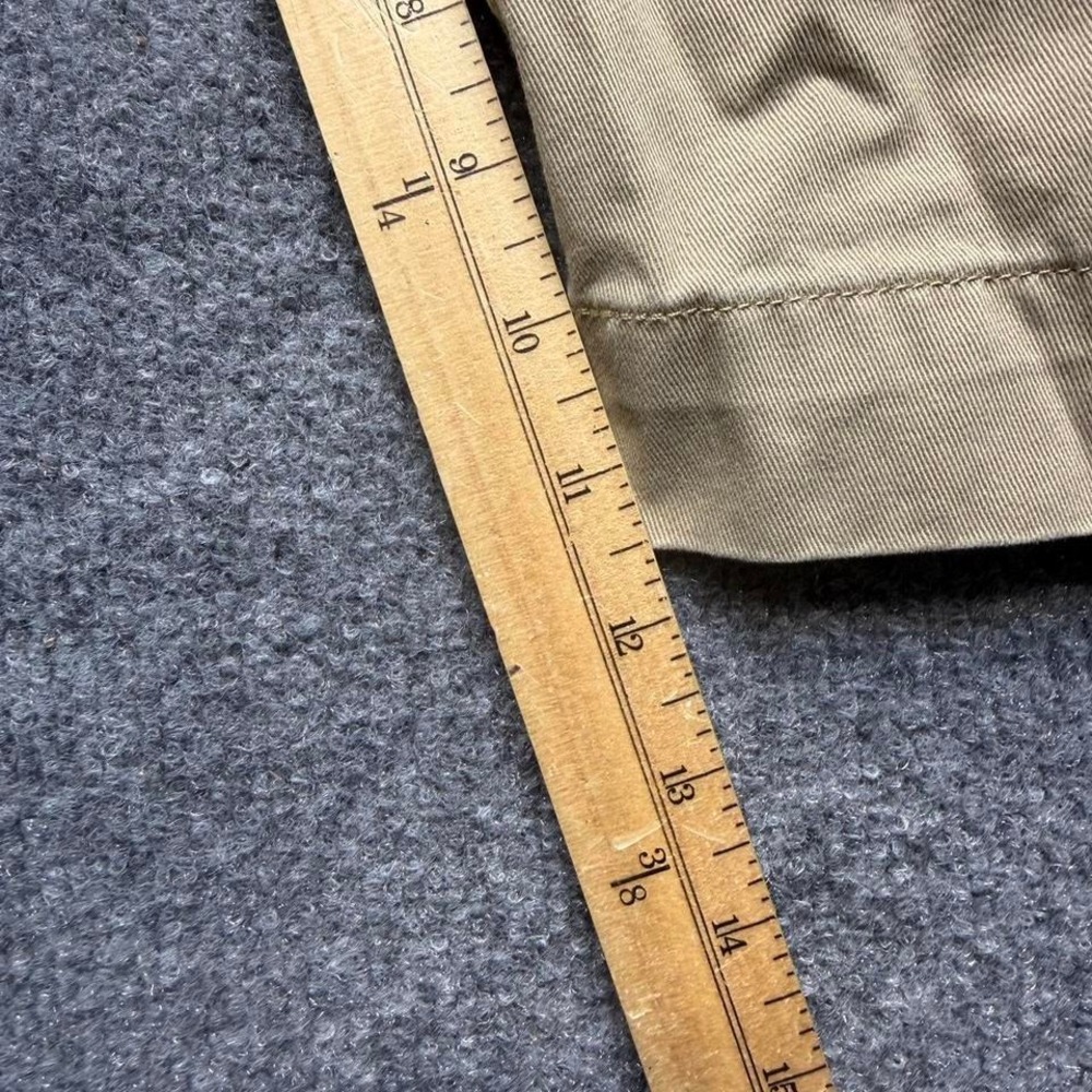 Y2K Levi's tan cargo shorts Size 40 men's - Picture 4 of 6